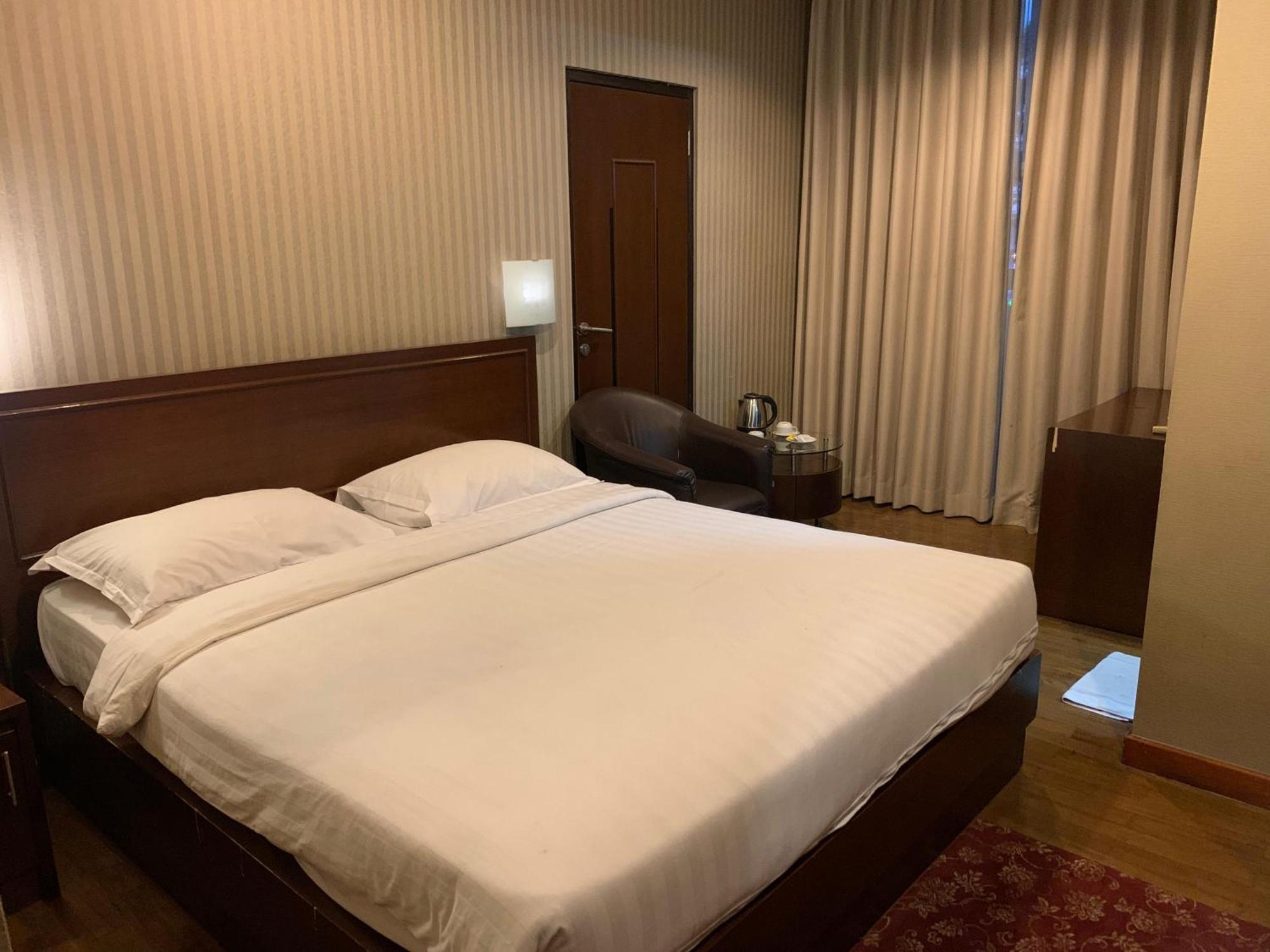 Enhaii Hotel Bandung Exteriör bild