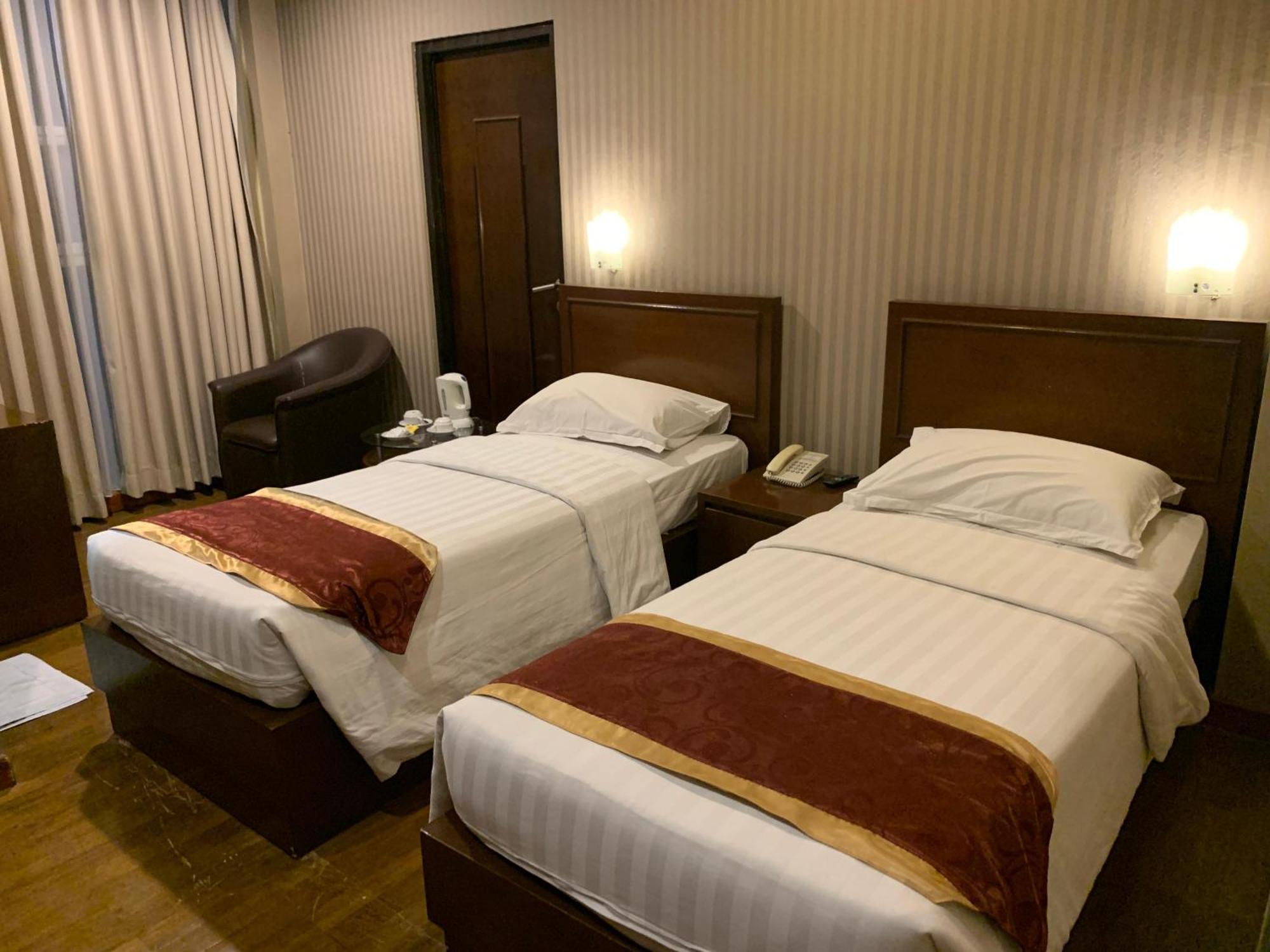 Enhaii Hotel Bandung Exteriör bild